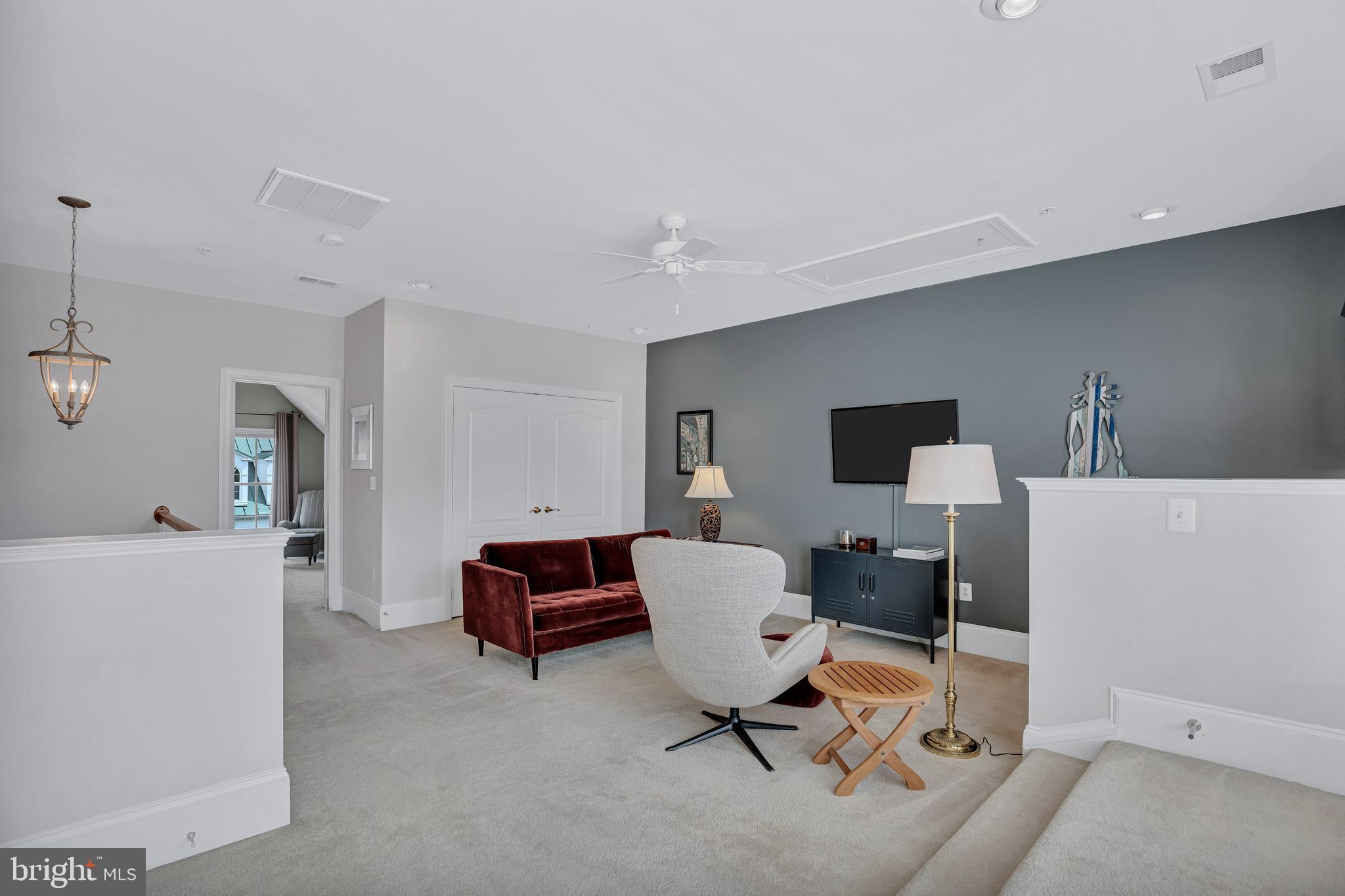 708 Day Lane Alexandria, VA 22314 - Photo 33 of 39 a workspace with furniture and a couch