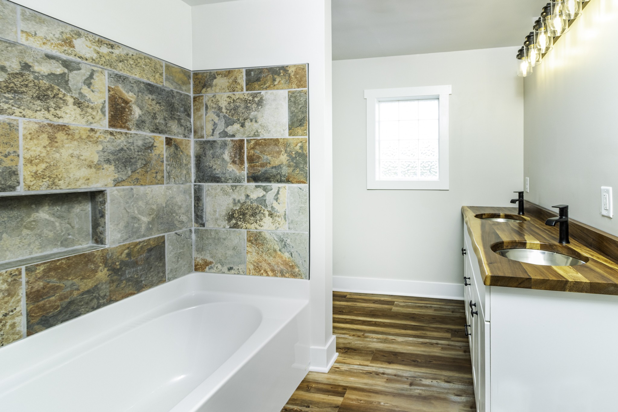 2081 Fall River Road Leoma, TN 38468 - Photo 8 of 15 a bathroom with a bathtub