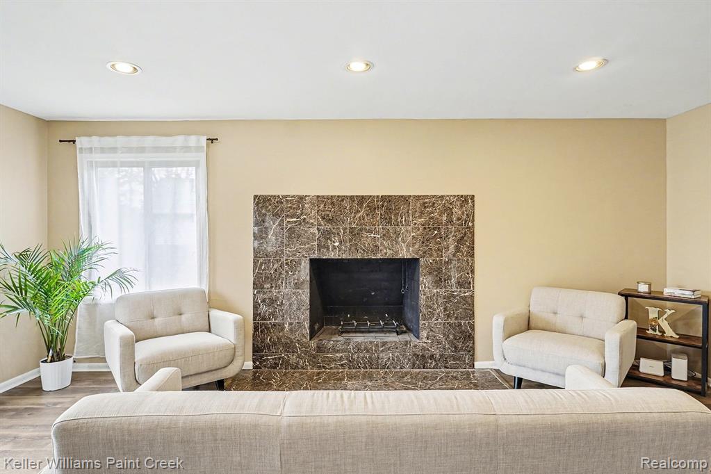 5446 Old Franklin Road Grand Blanc, MI 48439 - Photo 4 of 33