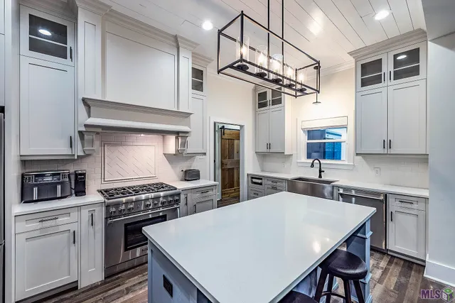 $700,000 | 174 Bayou Lafourche Drive, Thibodaux, LA 70301