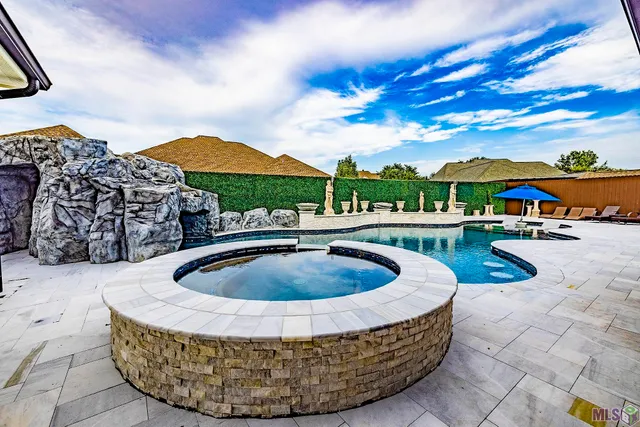 $700,000 | 174 Bayou Lafourche Drive, Thibodaux, LA 70301