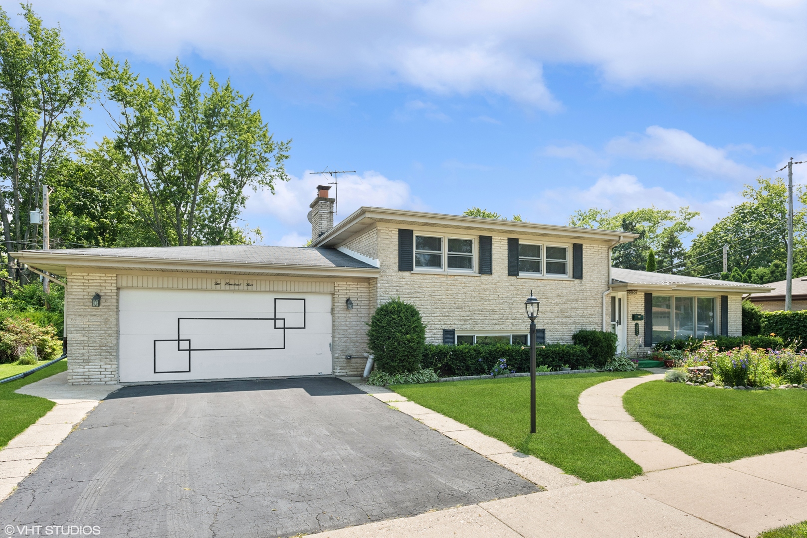 205 Dulles Road Des Plaines, IL 60016 - Photo 1 of 15 Gallery Image 1