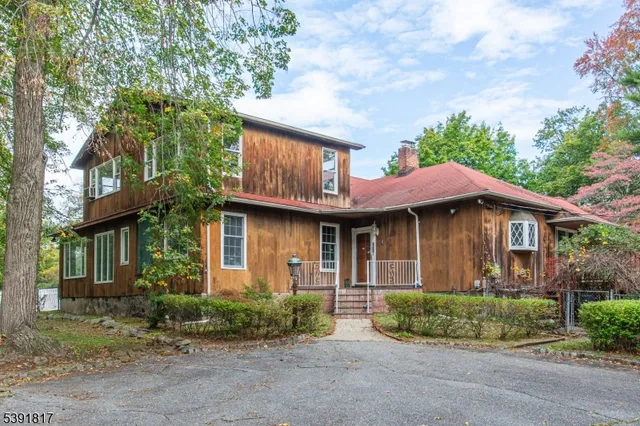 $899,999 | 951 North Beverwyck Road, Lake Hiawatha, NJ 07034