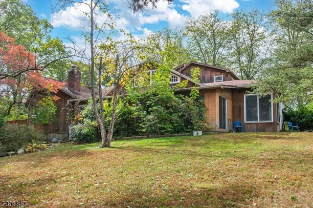 $899,999 | 951 North Beverwyck Road, Lake Hiawatha, NJ 07034