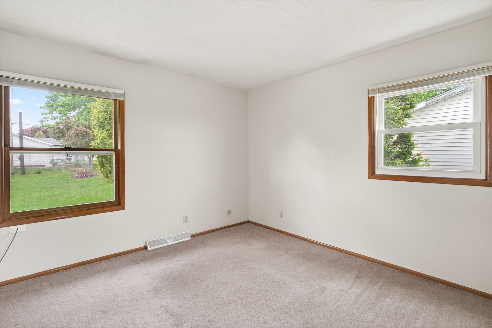 1229 13th Avenue North Clinton, IA 52732 - Photo 13 of 26 an empty room with a window