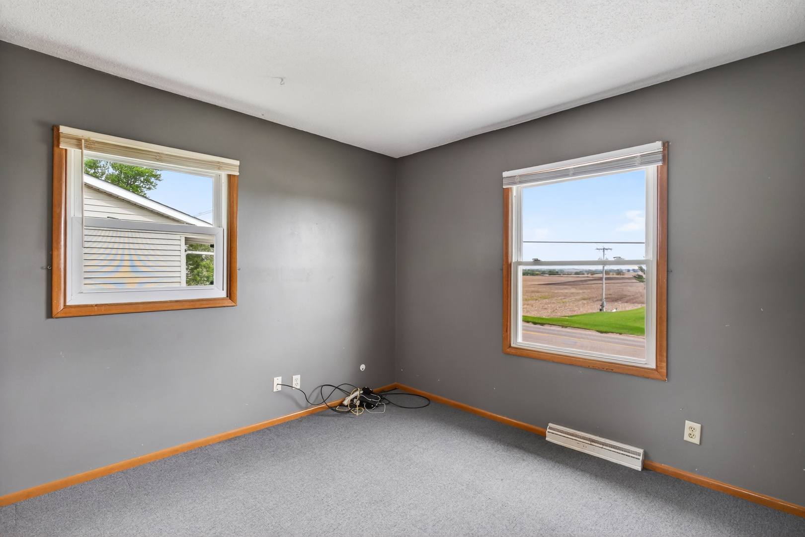 1229 13th Avenue North Clinton, IA 52732 - Photo 15 of 26 an empty room with window