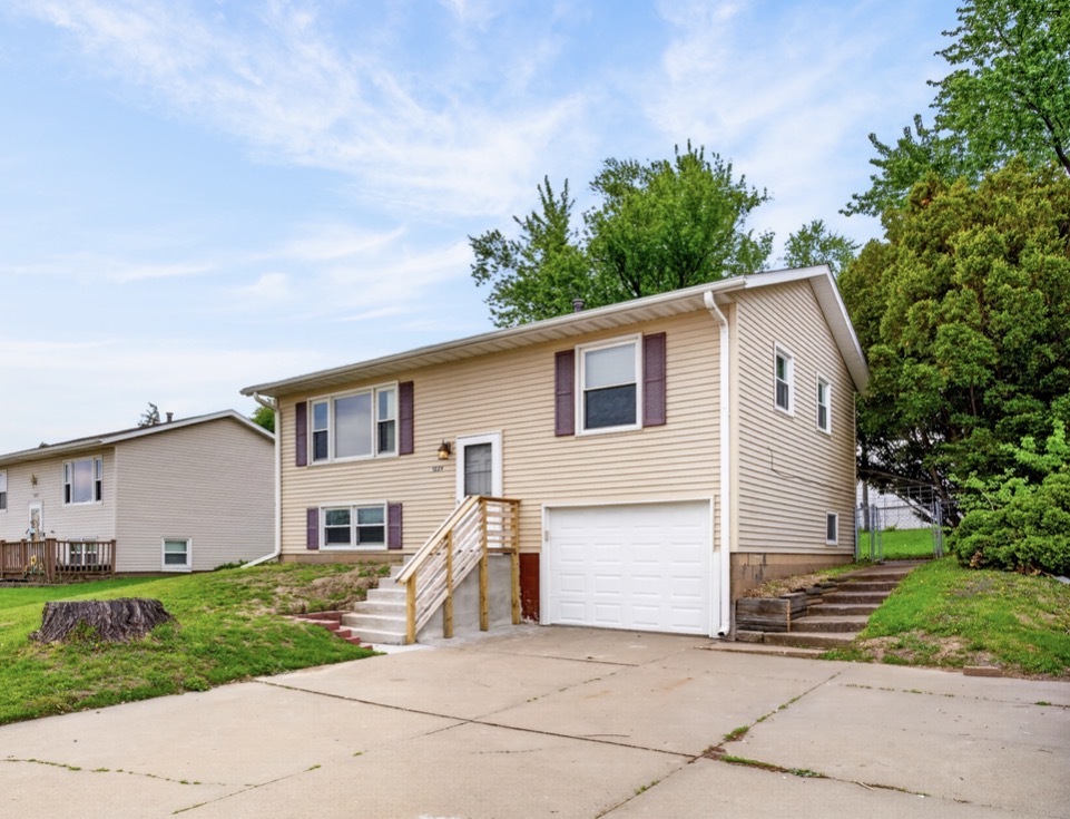 1229 13th Avenue North Clinton, IA 52732 - Photo 2 of 26 a view of a white house with a big yard plants and large trees