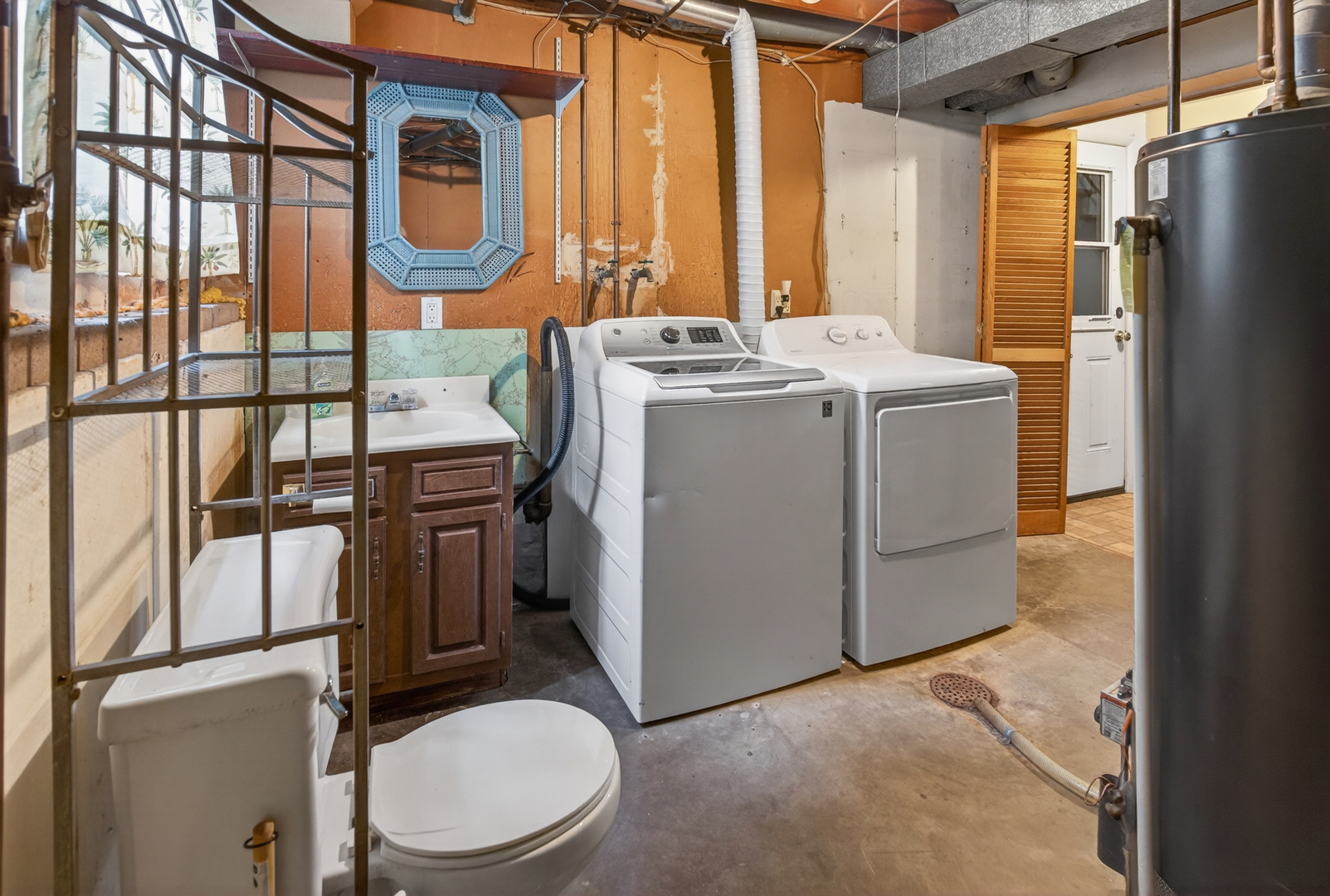 1229 13th Avenue North Clinton, IA 52732 - Photo 23 of 26 a utility room with dryer and washer