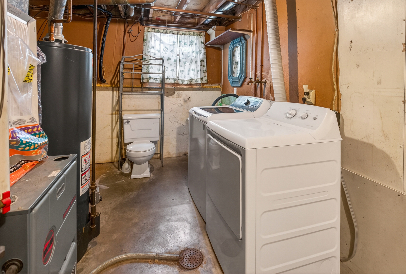1229 13th Avenue North Clinton, IA 52732 - Photo 24 of 26 a utility room with dryer and washer