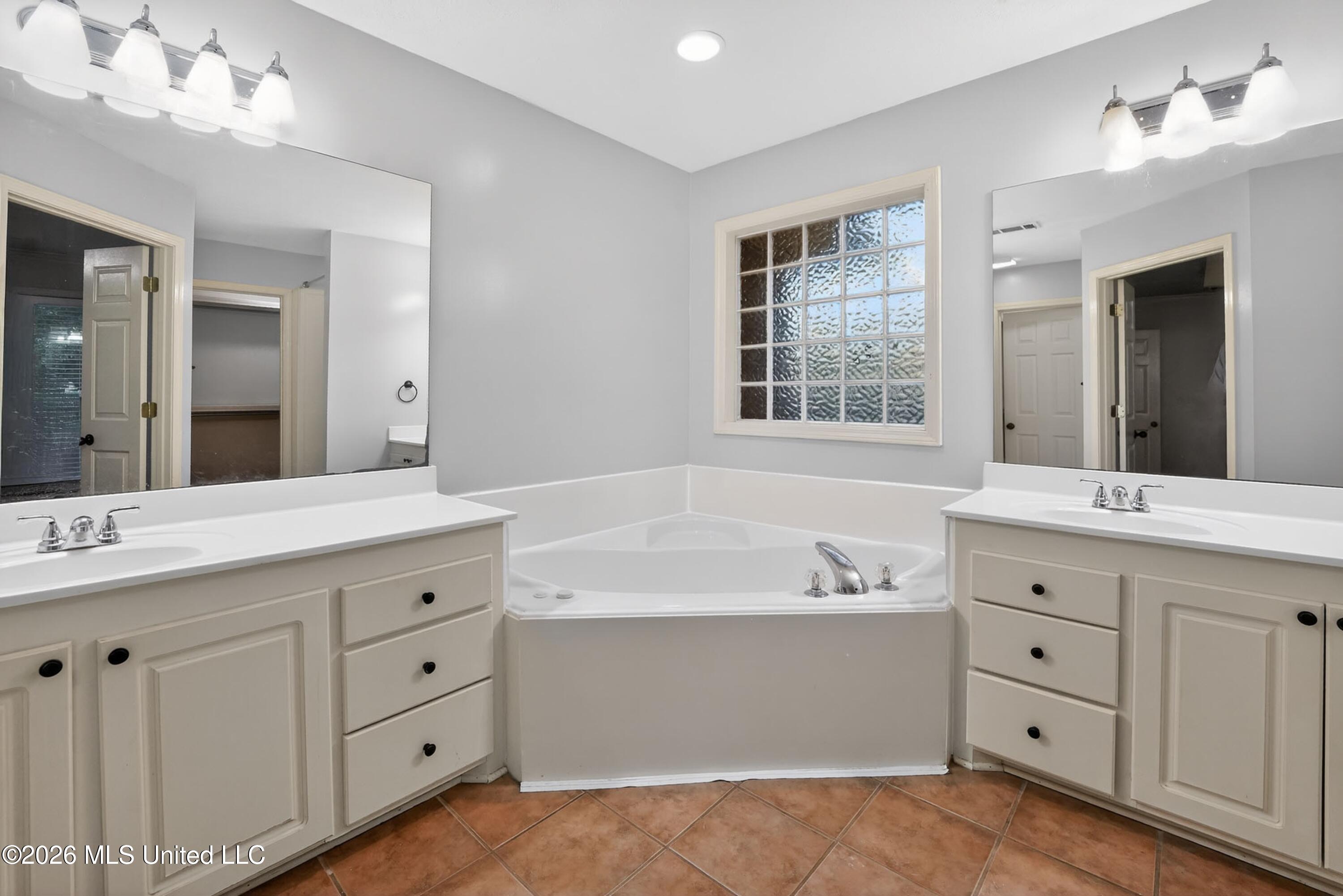 114 Spring Valley Drive Brandon, MS 39047 - Photo 29 of 30 29_114_Spring_Valley_Dr-Bathroom-6966