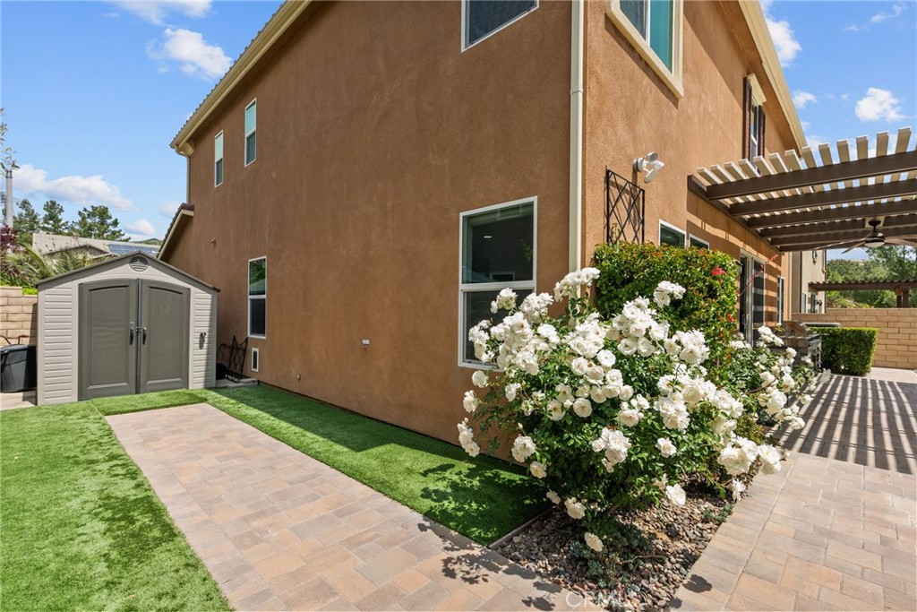 19512 Griffith Drive Saugus, CA 91350 - Photo 44 of 46 a backyard of a house with lots of green space