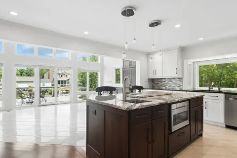 $750,000 | 1120 Fortress Drive, McHenry, IL 60050