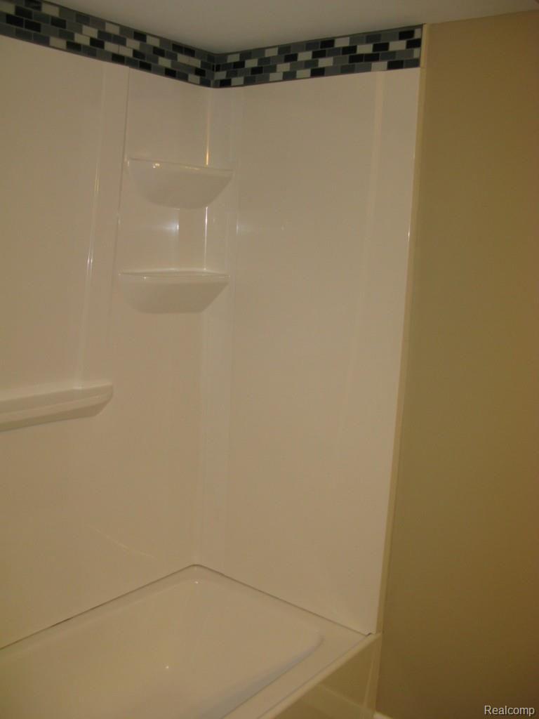 1005 East River Road Flushing, MI 48433 - Photo 21 of 41 IMG_8161.jpg