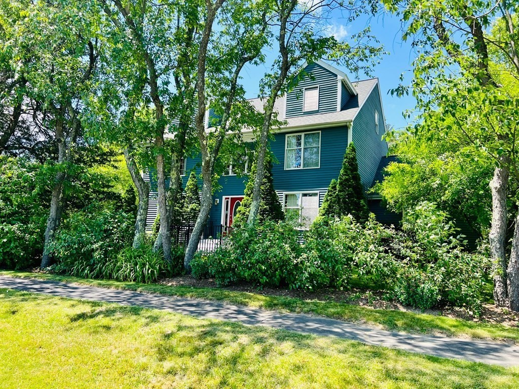 241 Old Farm Road Amherst, MA 01002 - Photo 1 of 39 Gallery Image 1