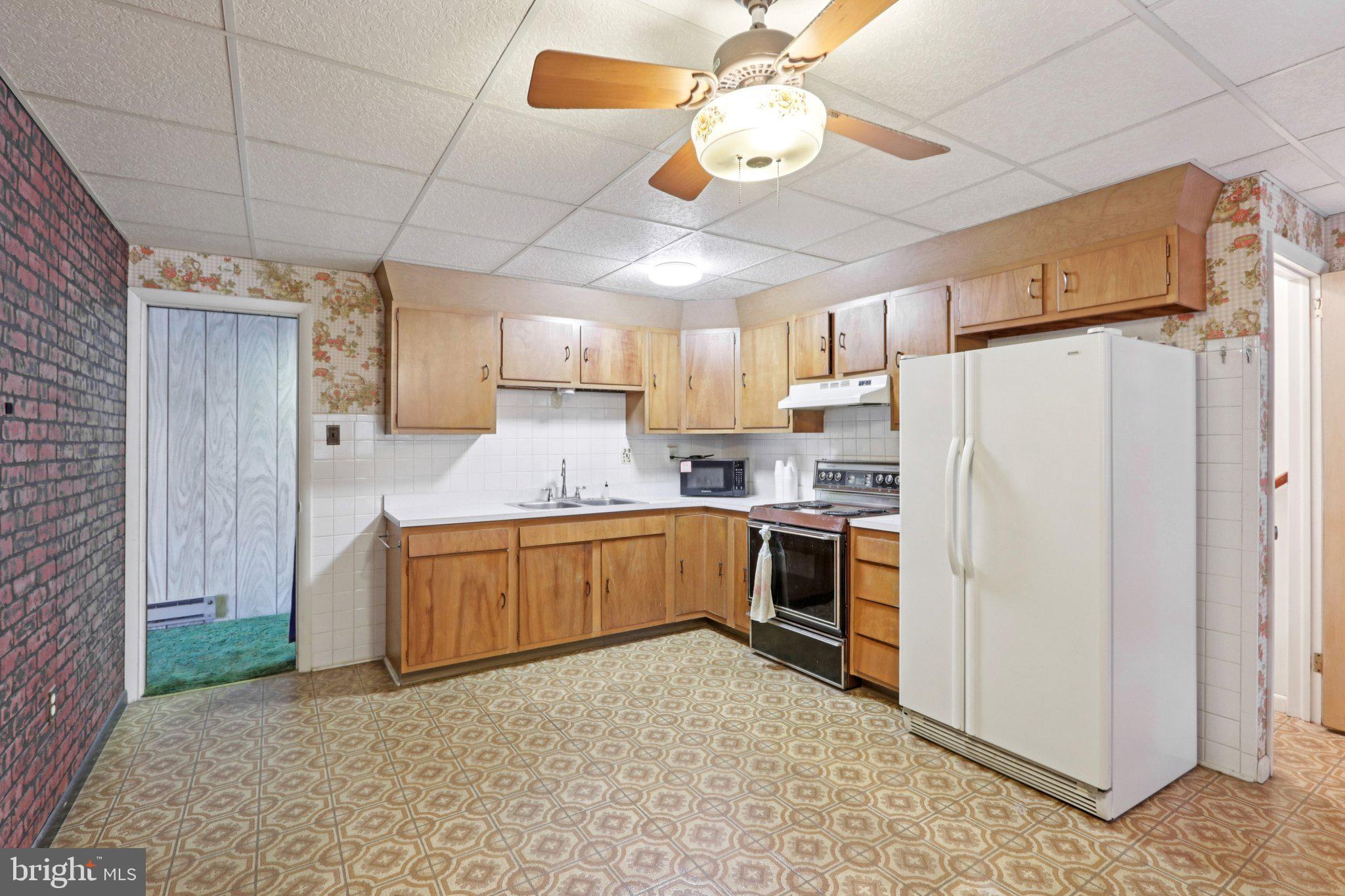 9608 Dungan Road Philadelphia, PA 19115 - Photo 7 of 26