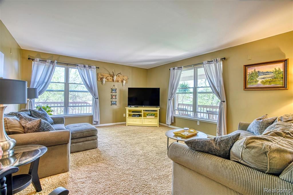 9045 Antcliff Road Howell, MI 48855 - Photo 8 of 50