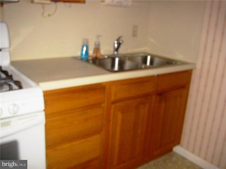 28 Hillside Road Mount Holly, NJ 08060 - Photo 5 of 11 Kitchen