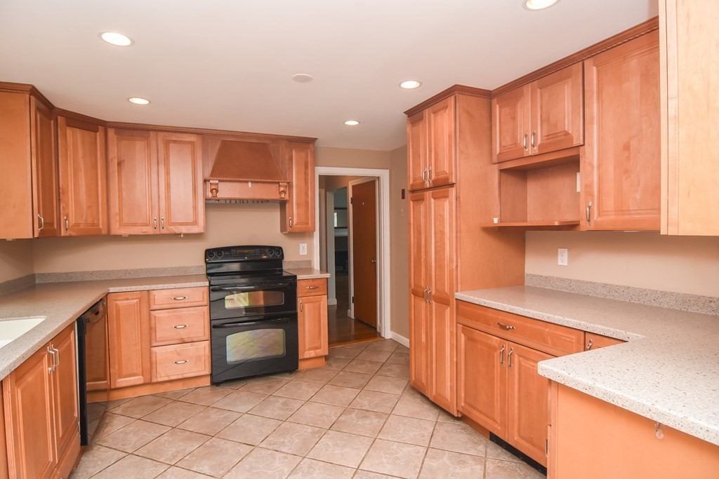4 Orleans Road Norwood, MA 02062 - Photo 9 of 27 Gallery Image 9
