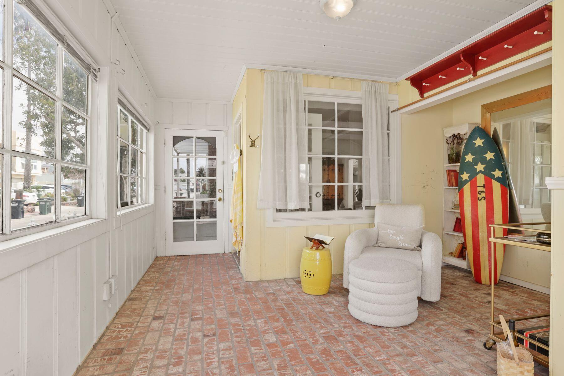 132 Santa Rosa Avenue Oxnard, CA 93035 - Photo 12 of 45 Sunroom4