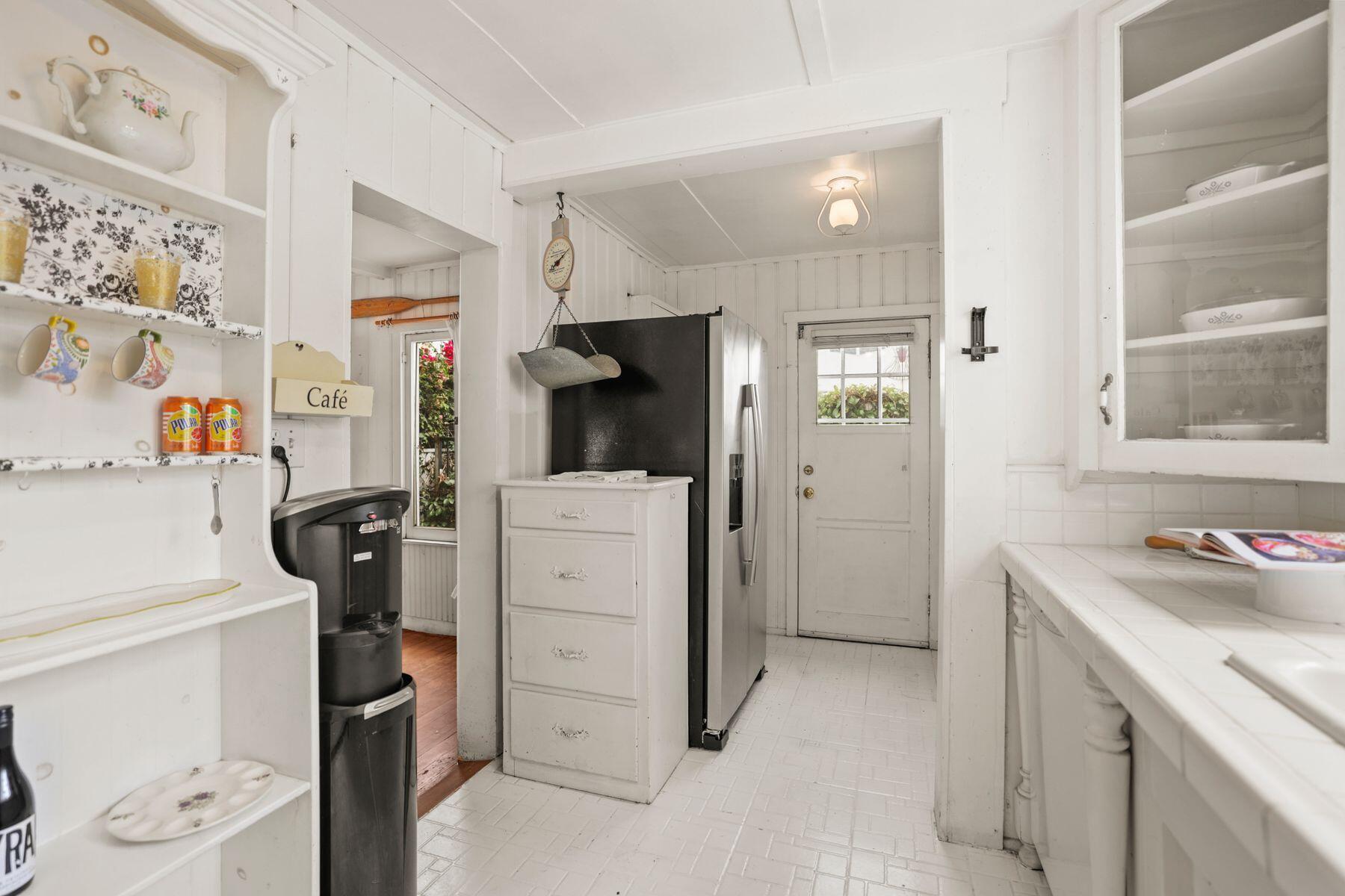 132 Santa Rosa Avenue Oxnard, CA 93035 - Photo 21 of 45 Kitchen4