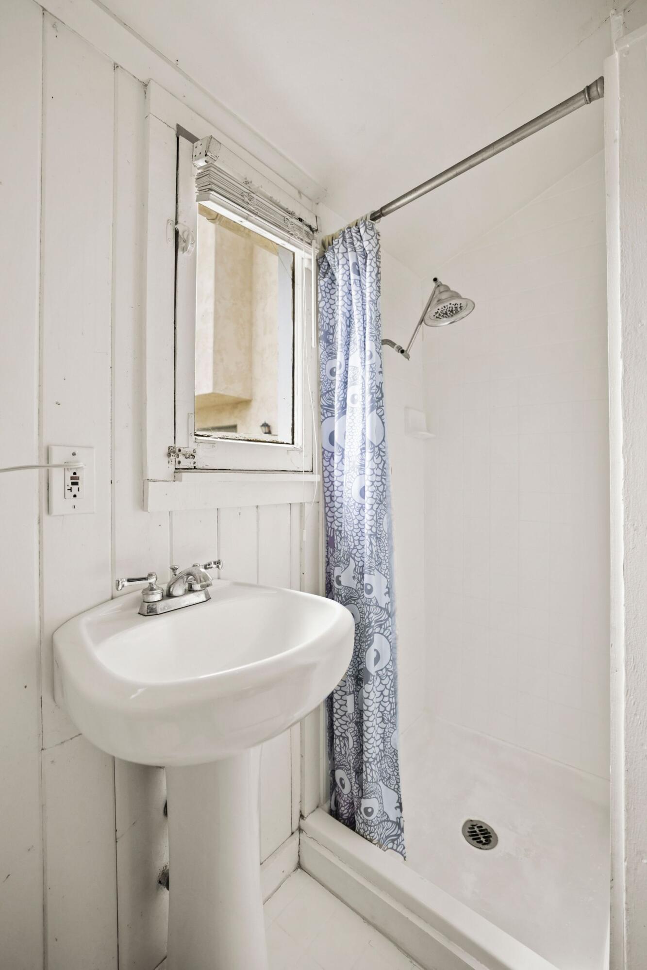 132 Santa Rosa Avenue Oxnard, CA 93035 - Photo 22 of 45 Bathroom1