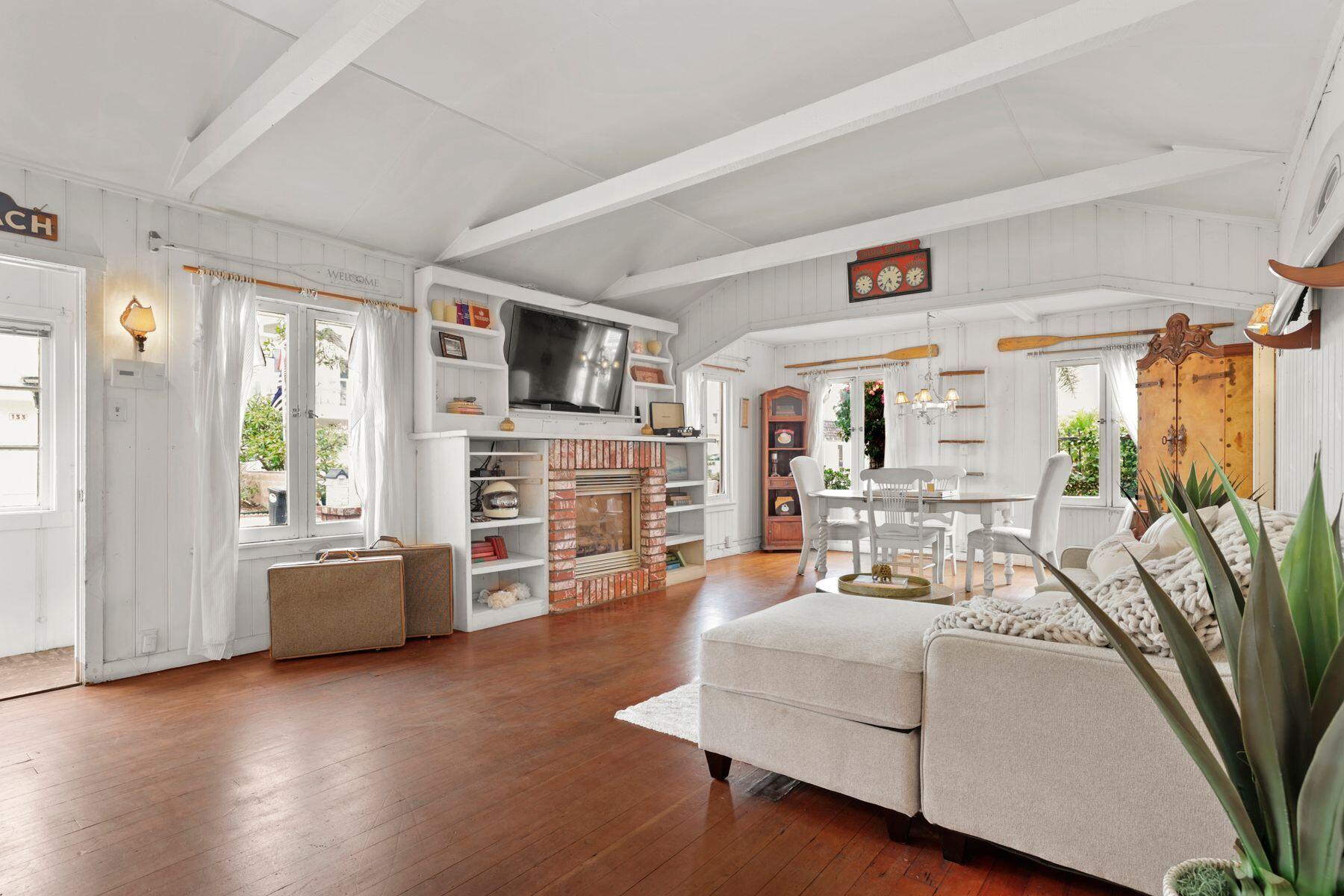 132 Santa Rosa Avenue Oxnard, CA 93035 - Photo 25 of 45 LivingRoom7