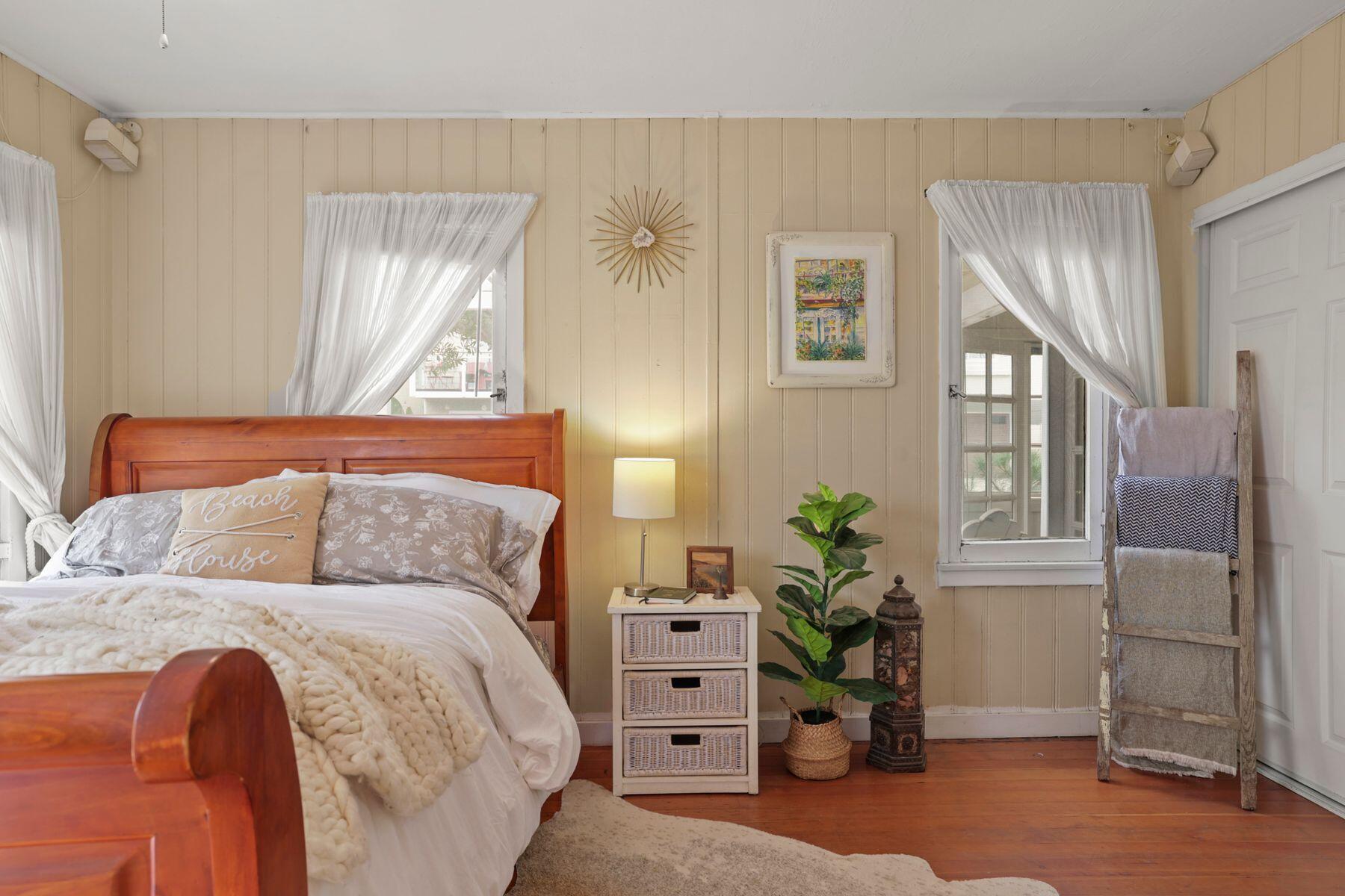 132 Santa Rosa Avenue Oxnard, CA 93035 - Photo 30 of 45 Primaryroom1