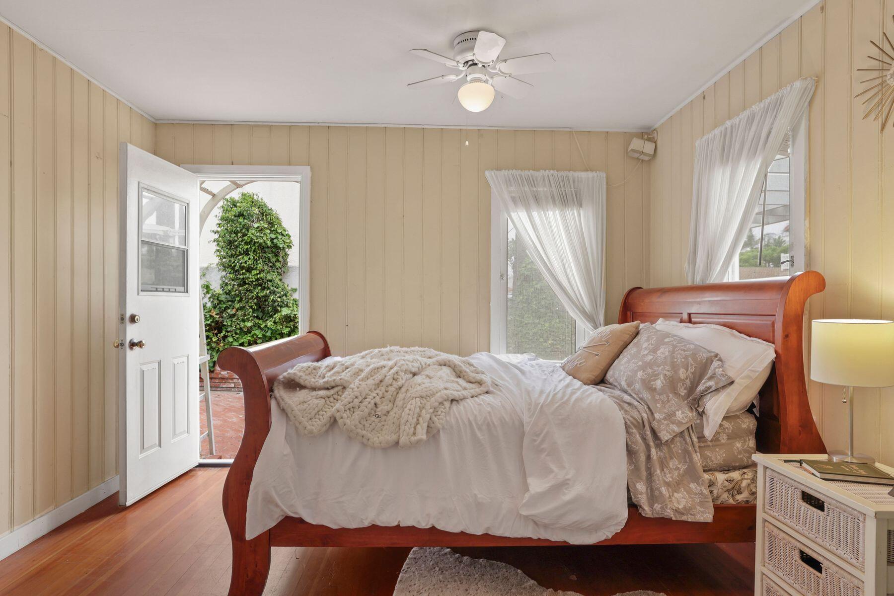 132 Santa Rosa Avenue Oxnard, CA 93035 - Photo 31 of 45 Primaryroom2