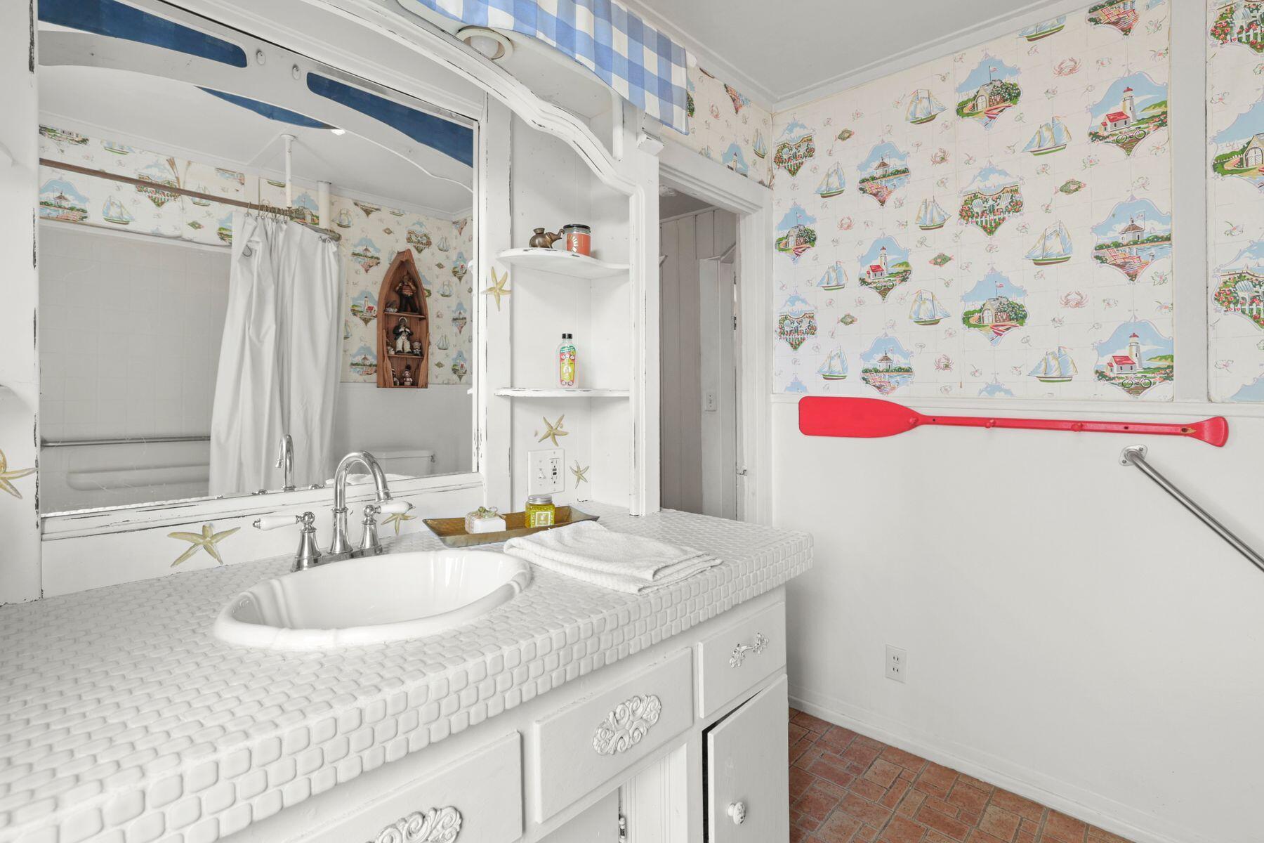 132 Santa Rosa Avenue Oxnard, CA 93035 - Photo 33 of 45 Bathroom2 pic2