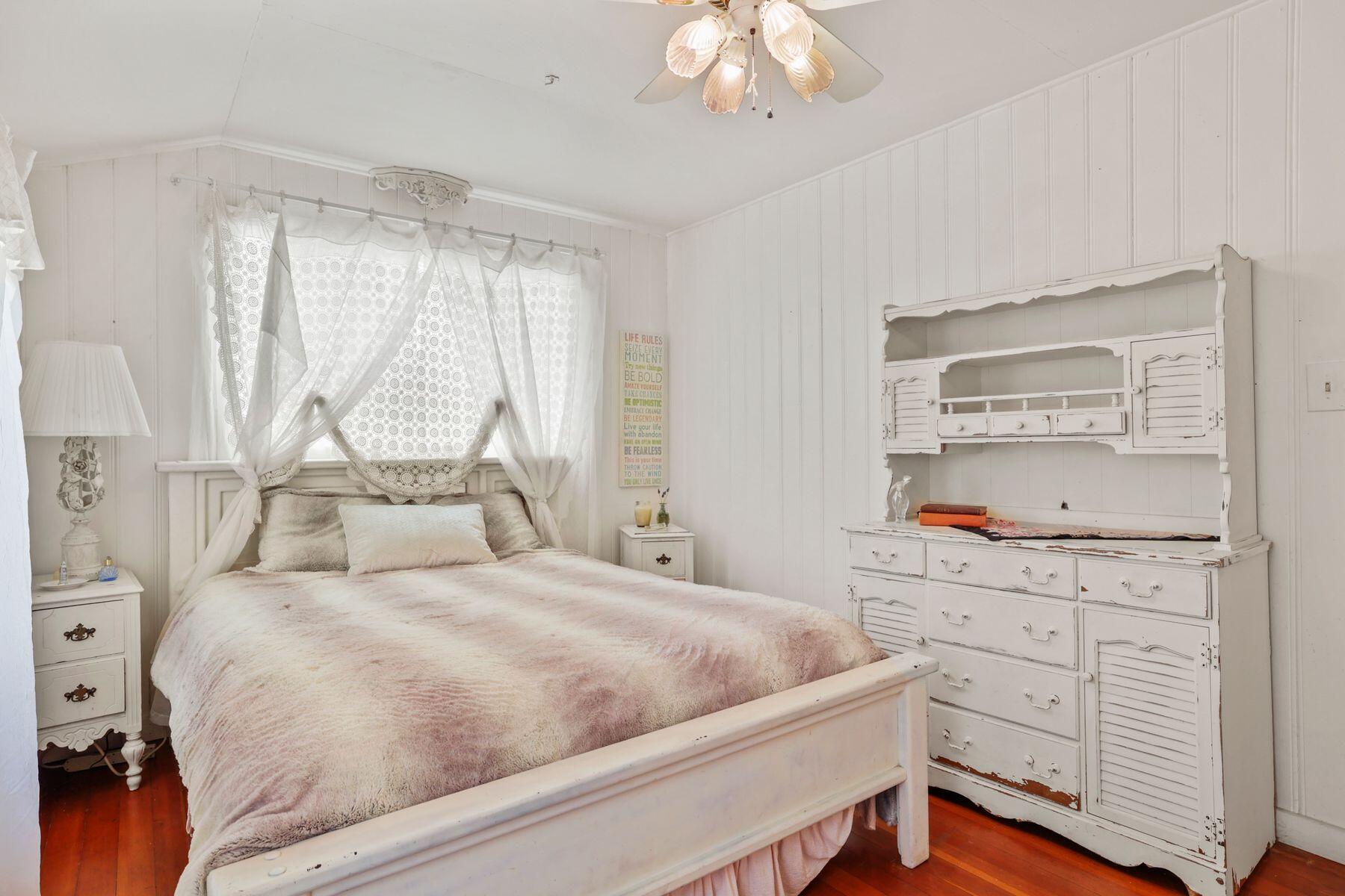 132 Santa Rosa Avenue Oxnard, CA 93035 - Photo 35 of 45 Bedroom2 pic2