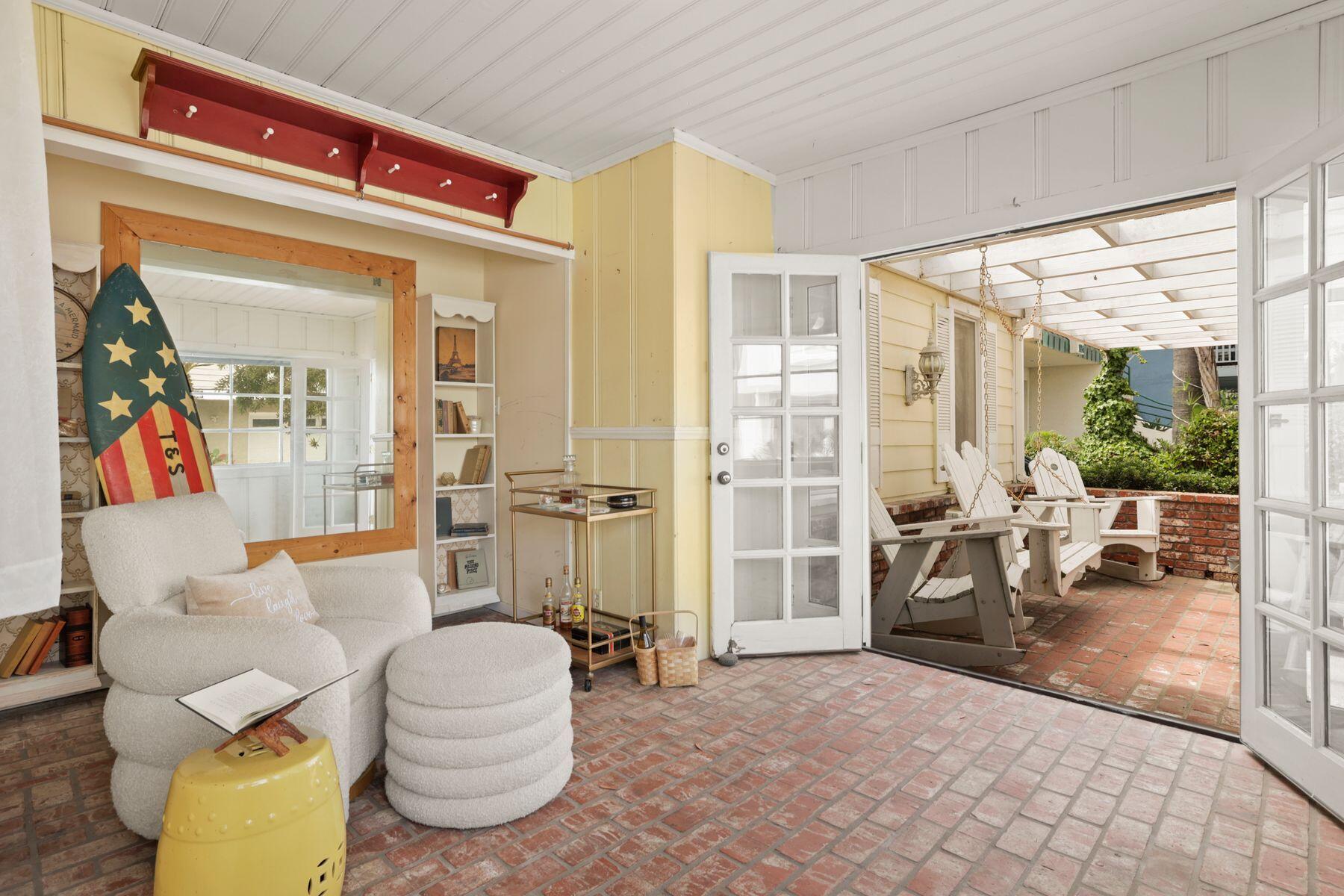 132 Santa Rosa Avenue Oxnard, CA 93035 - Photo 9 of 45 Sunroom2