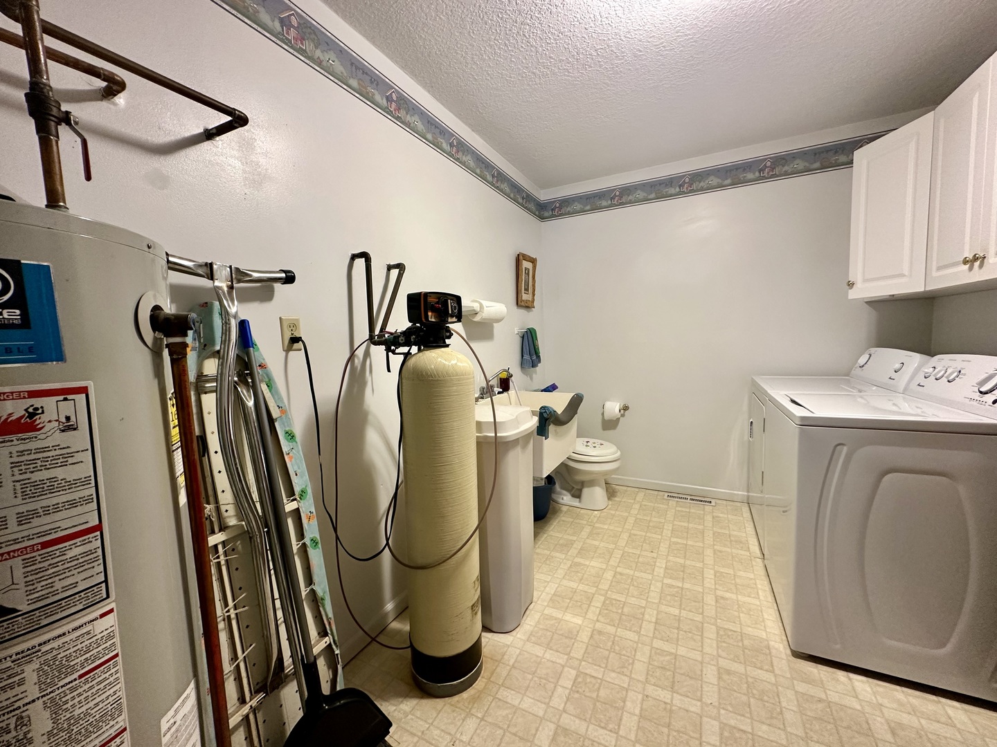 8752 Wagon Trail Road Clinton, IL 61727 - Photo 18 of 19 a utility room with dryer and washer