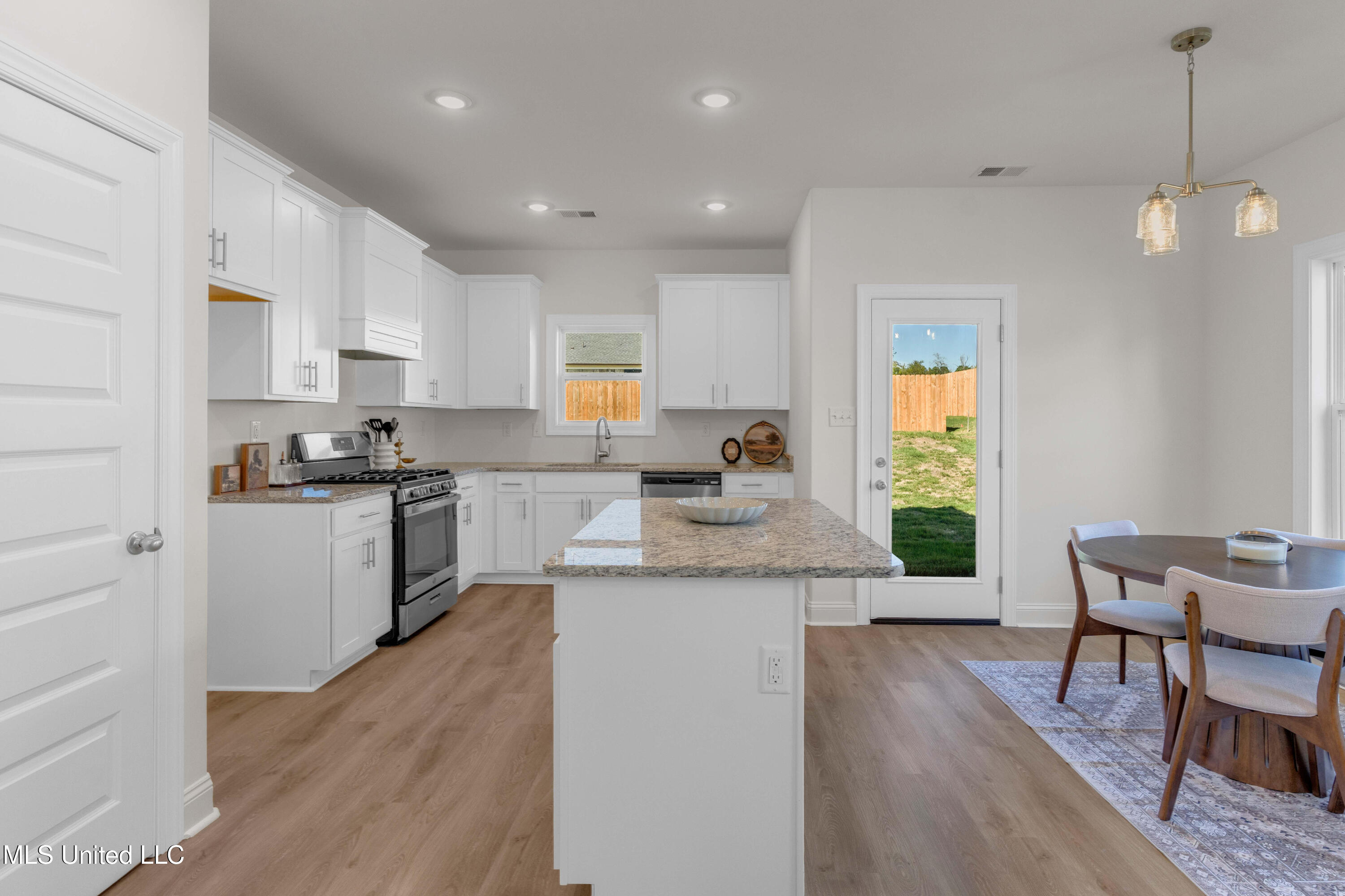 10254 March Mdws Way Olive Branch, MS 38654 - Photo 7 of 10 Kitchen