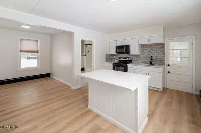 $339,999 | 10 Ferrara Avenue, Colonie, NY 12304