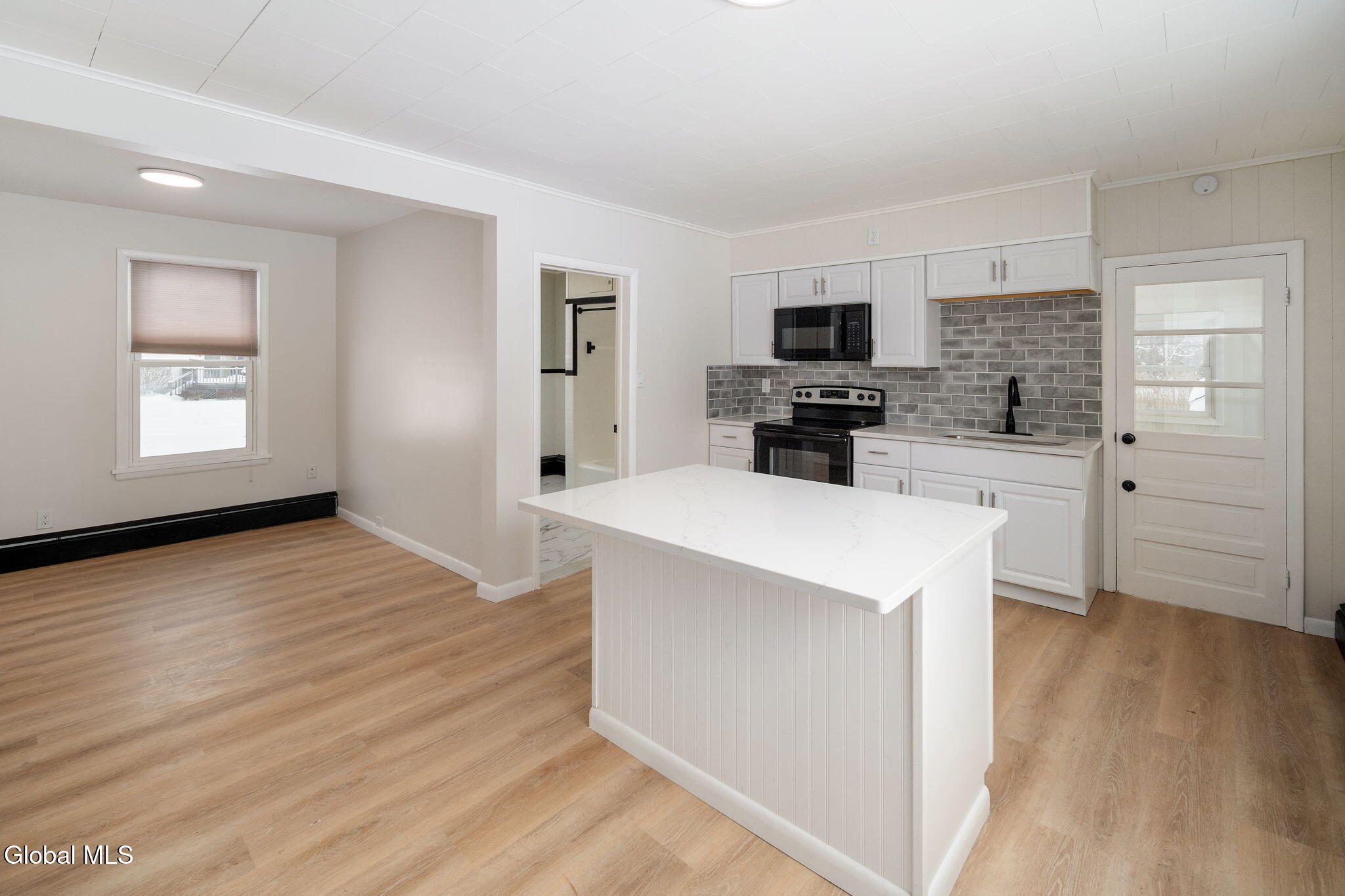 10 Ferrara Avenue Colonie, NY 12304 - Photo 11 of 44 11-10FerraraAve_11