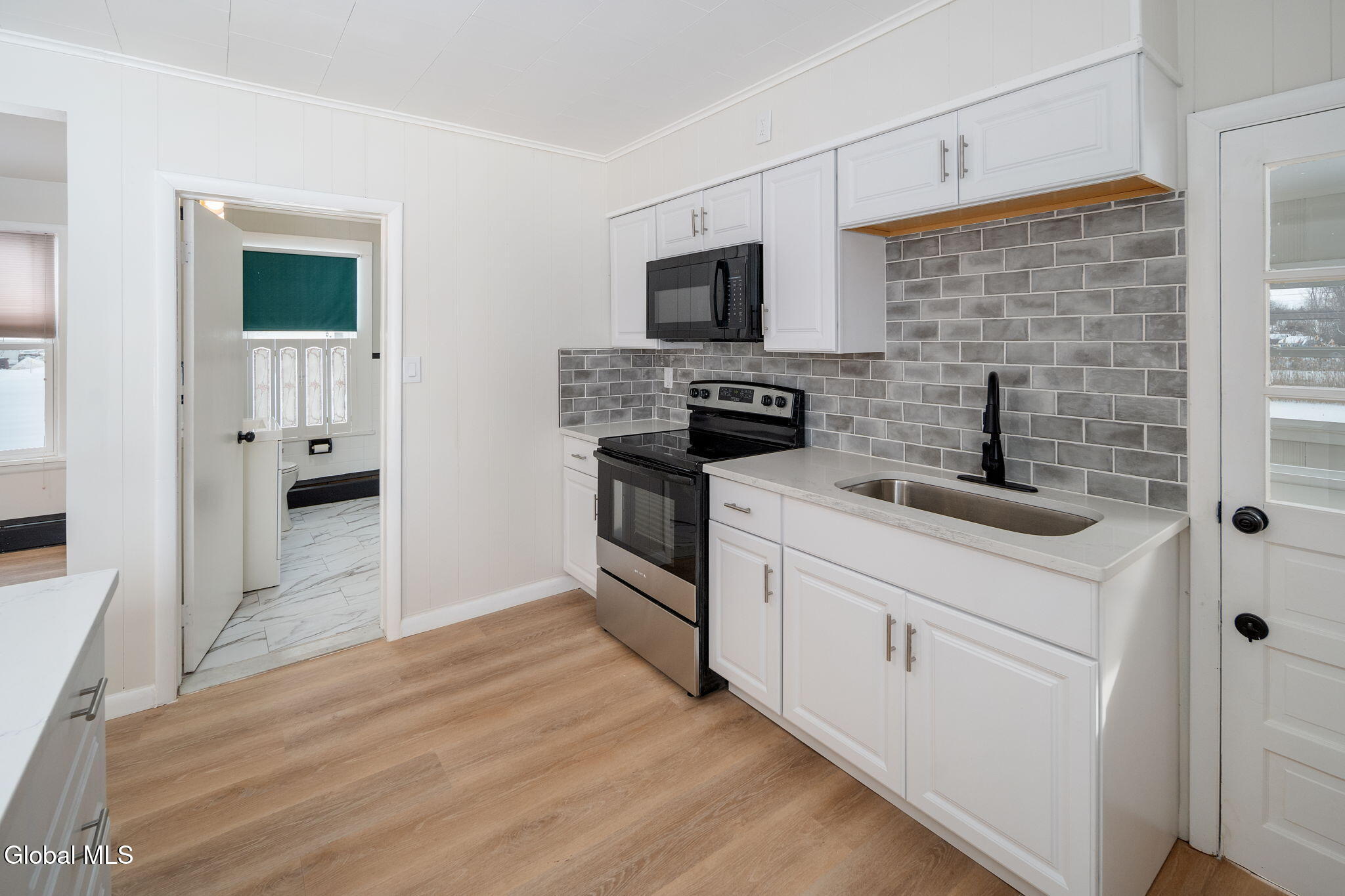 10 Ferrara Avenue Colonie, NY 12304 - Photo 13 of 44 14-10FerraraAve_14