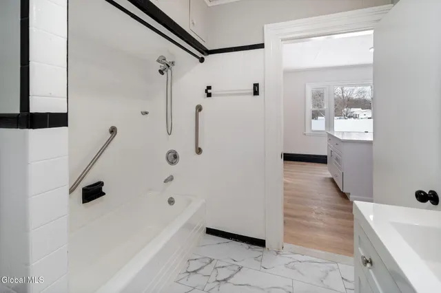 $339,999 | 10 Ferrara Avenue, Colonie, NY 12304