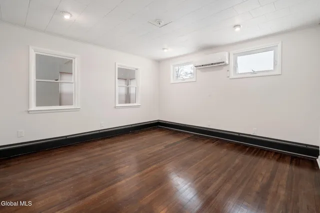 $339,999 | 10 Ferrara Avenue, Colonie, NY 12304