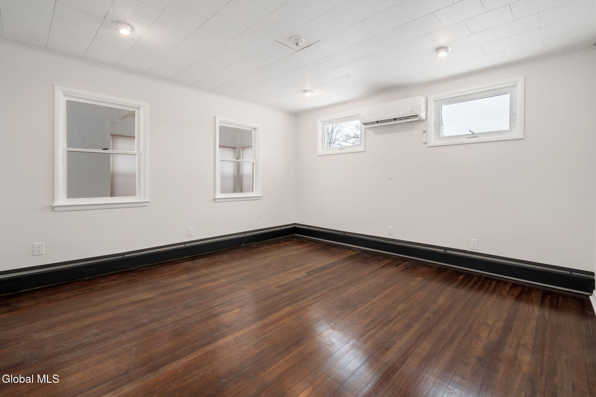 10 Ferrara Avenue Colonie, NY 12304 - Photo 20 of 44 10-10FerraraAve_10