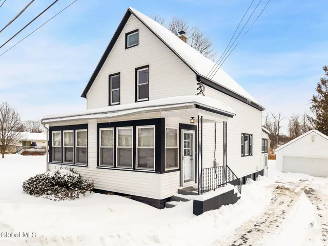 $339,999 | 10 Ferrara Avenue, Colonie, NY 12304