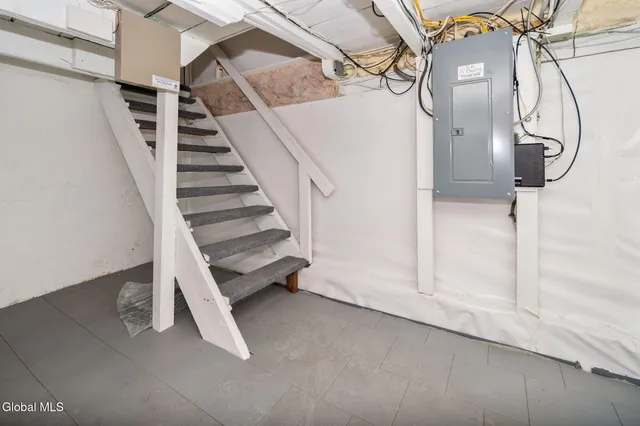 $339,999 | 10 Ferrara Avenue, Colonie, NY 12304