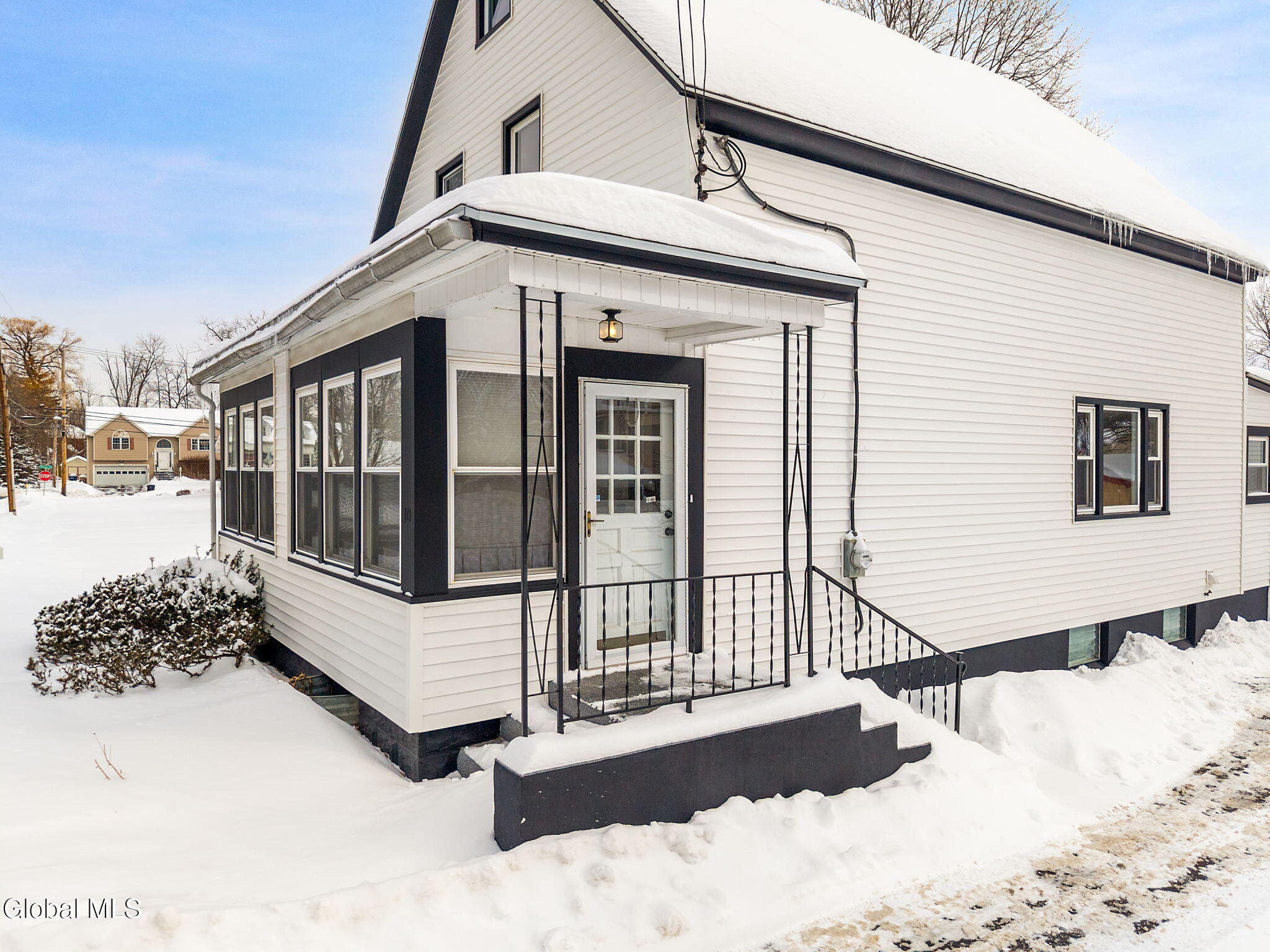 10 Ferrara Avenue Colonie, NY 12304 - Photo 4 of 44 4-10FerraraAve_04