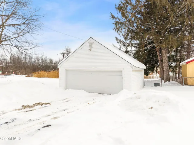 $339,999 | 10 Ferrara Avenue, Colonie, NY 12304