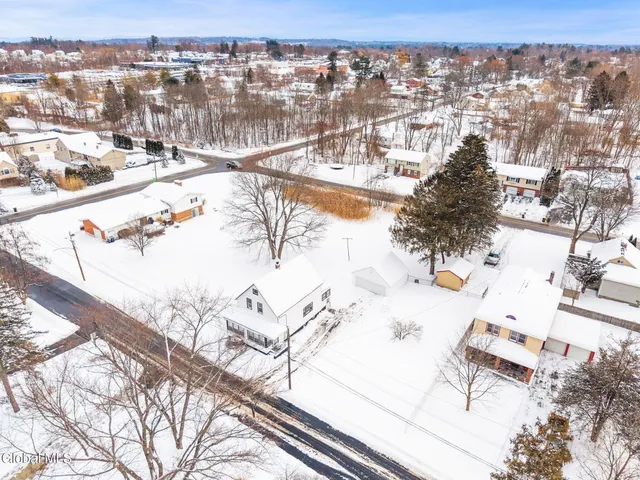 $339,999 | 10 Ferrara Avenue, Colonie, NY 12304