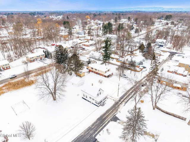 $339,999 | 10 Ferrara Avenue, Colonie, NY 12304