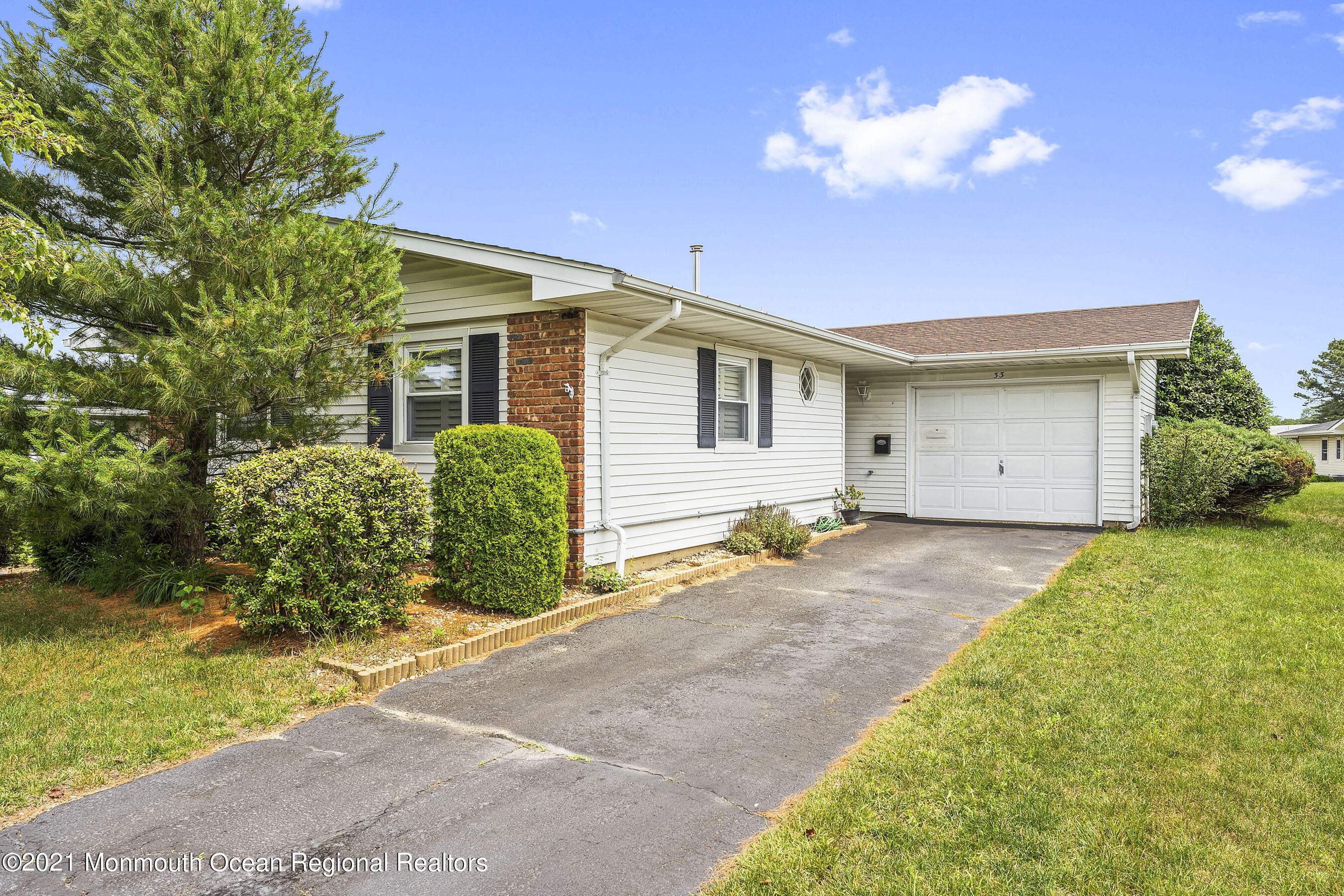 33 Watkins Road Brick, NJ 08724 - Photo 3 of 30 FrontRight