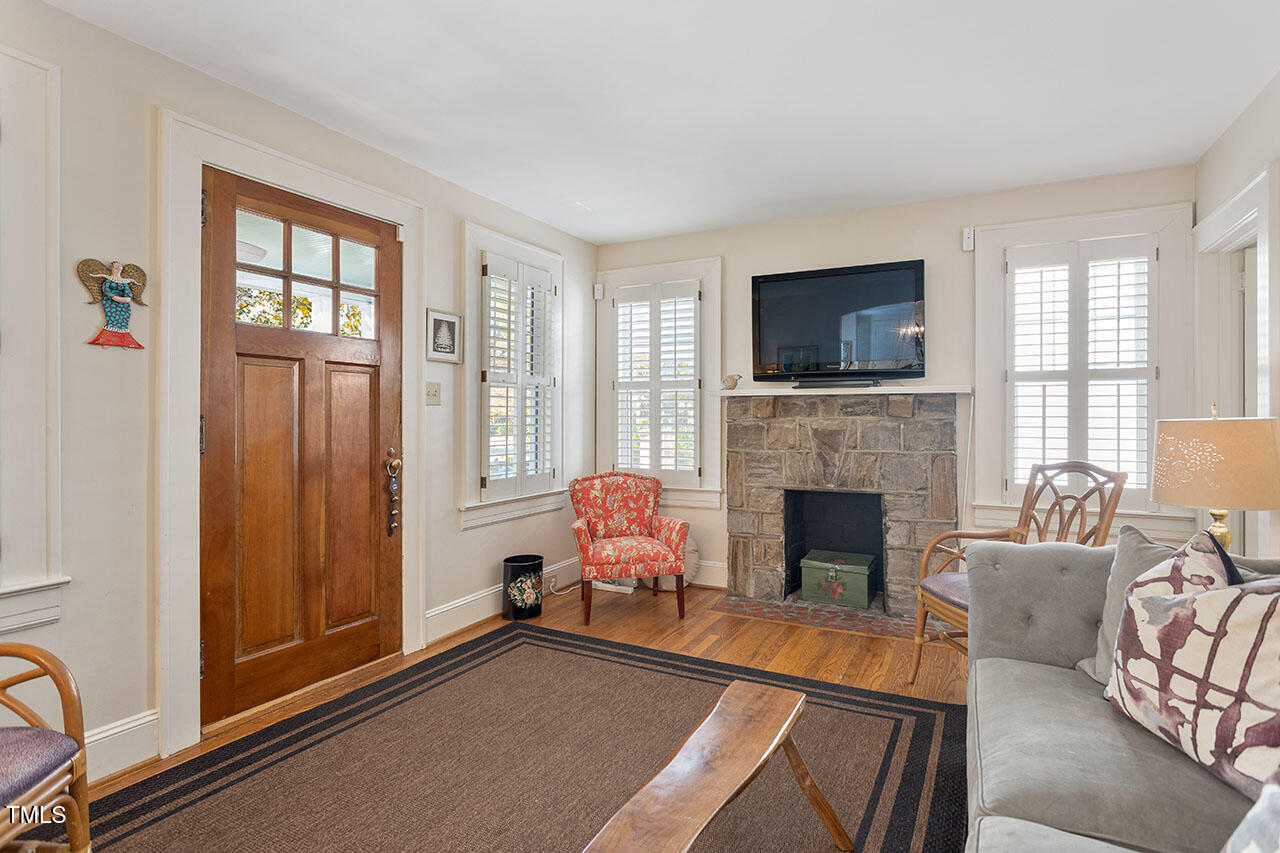 111 Georgetown Road Raleigh, NC 27608 - Photo 4 of 23 111 Georgetown Road_12