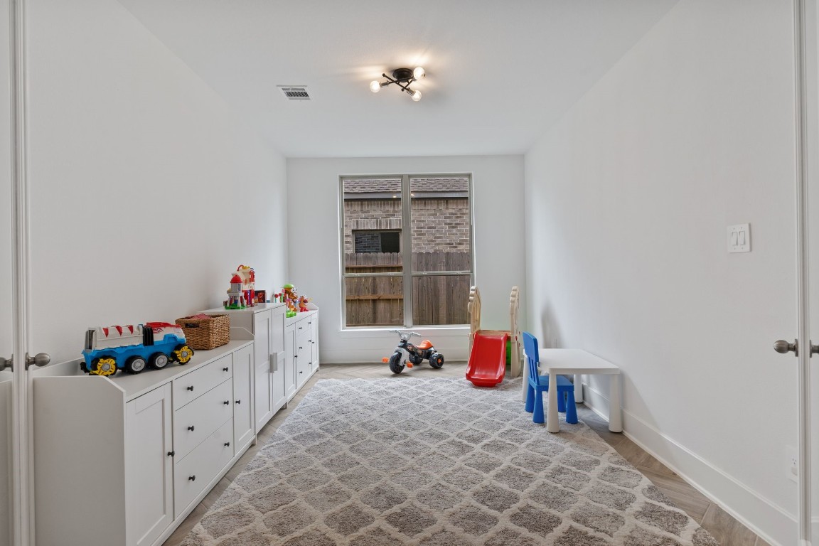 914 Sendero Trail Conroe, TX 77304 - Photo 16 of 50 a bed room with a bed and a window