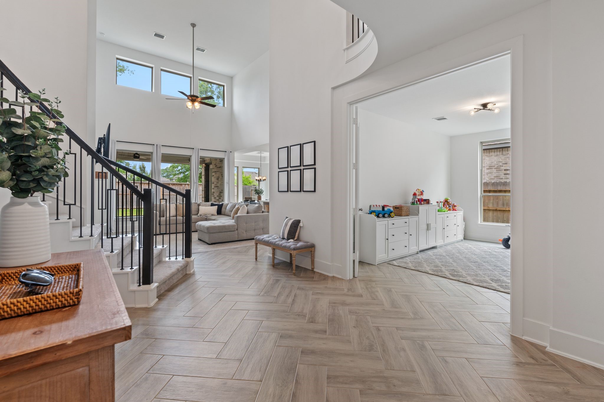 914 Sendero Trail Conroe, TX 77304 - Photo 5 of 47 Spacious foyer opens to the inviting living room and private office with French doors.