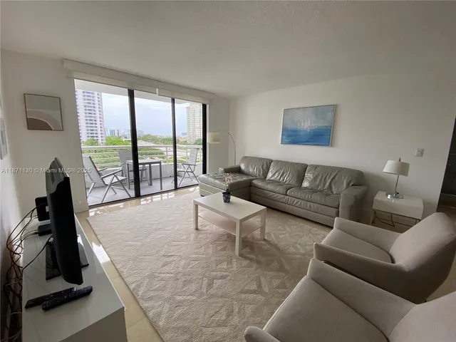 $2,900 | 3300 Northeast 192 Street, Unit 705, Aventura, FL 33180
